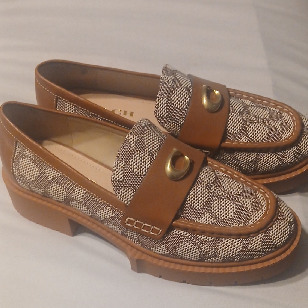 Coach Brown and Cream Flats Elegant Design